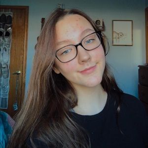 Meet your Posher, Caitlin